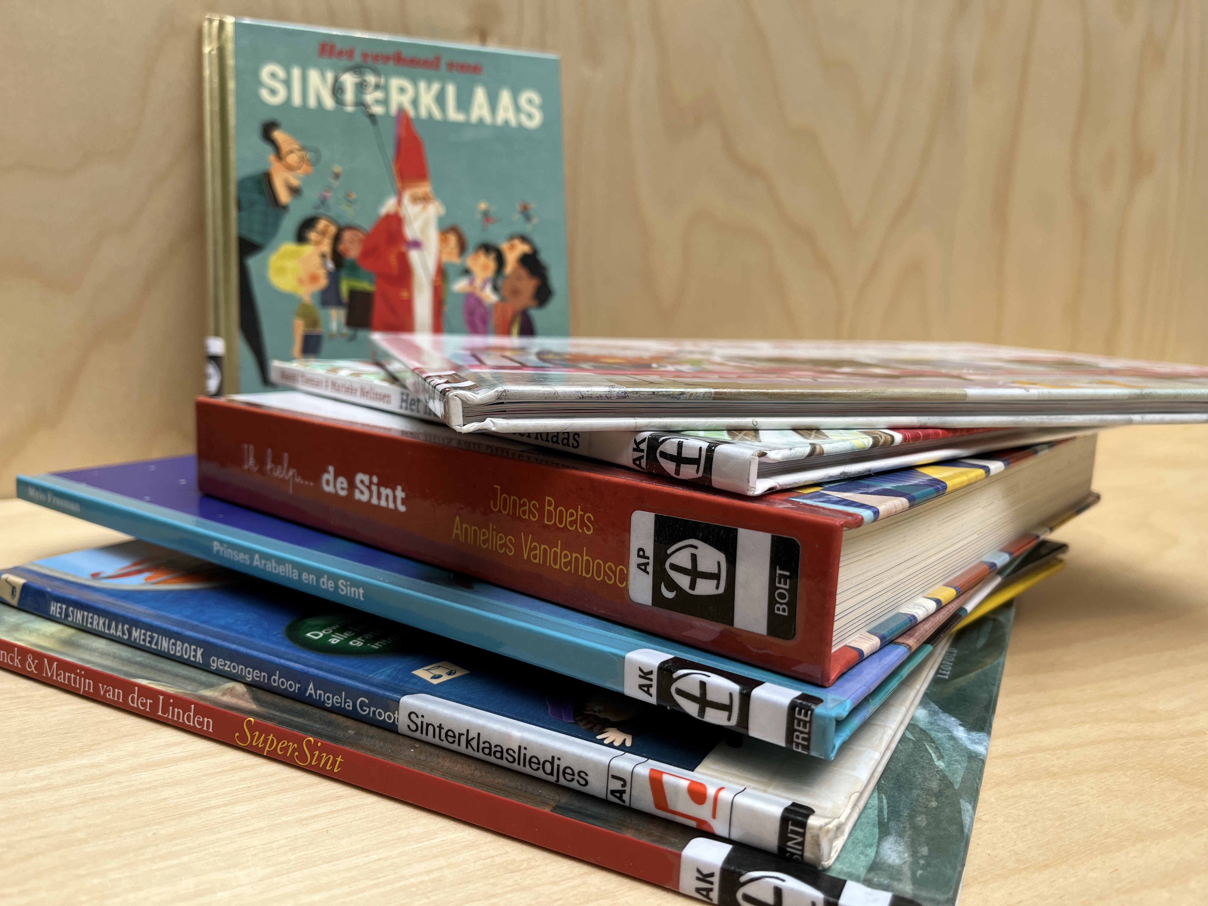 Sinterklaasboeken lenen in de bibliotheek schiedam Sinterklaasboeken lenen in de bibliotheek schiedam